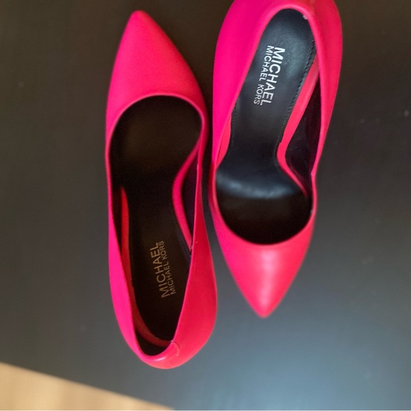 Michael kors hot pink heels - Picture 3 of 4